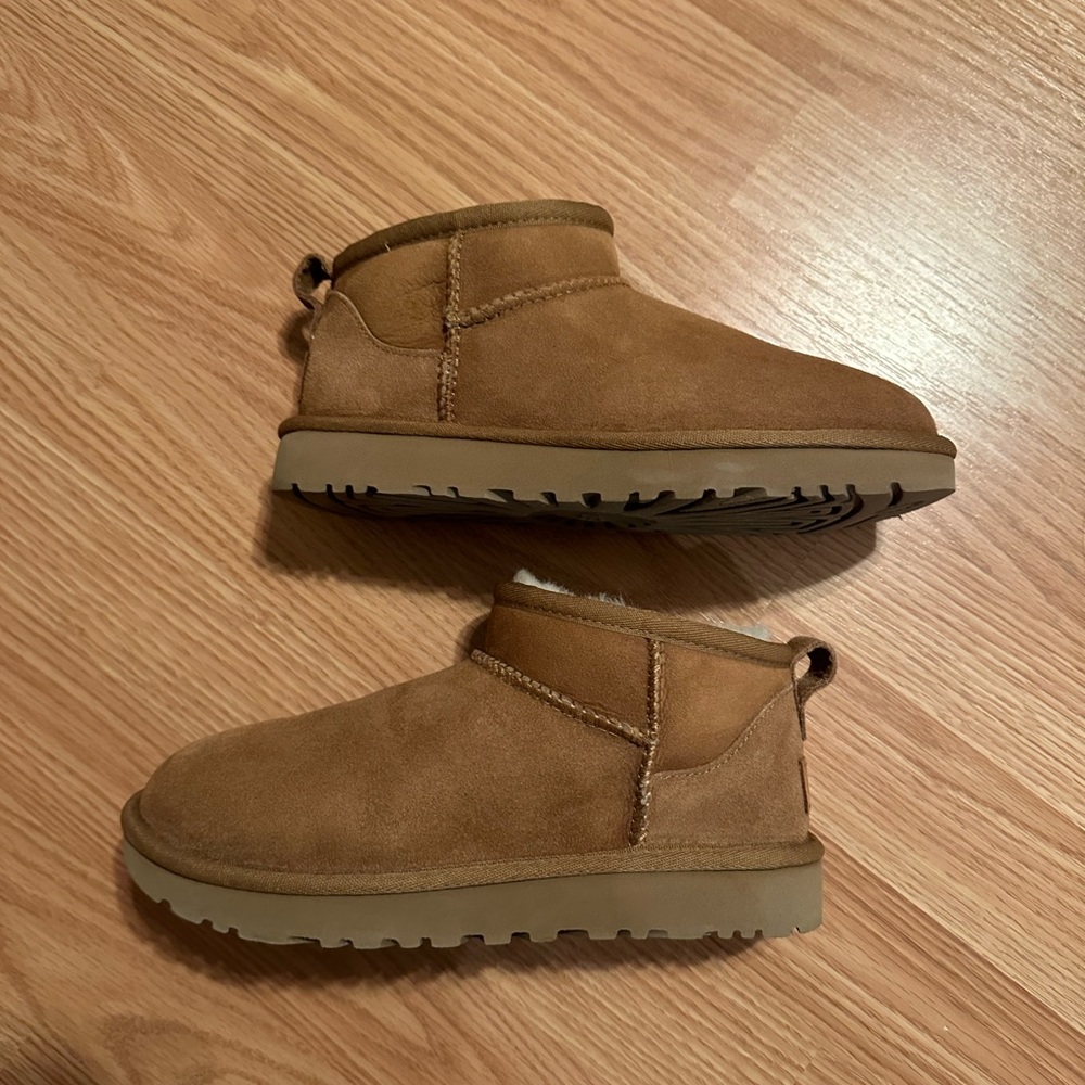 Size 5 women’s chestnut ultra mini Uggs